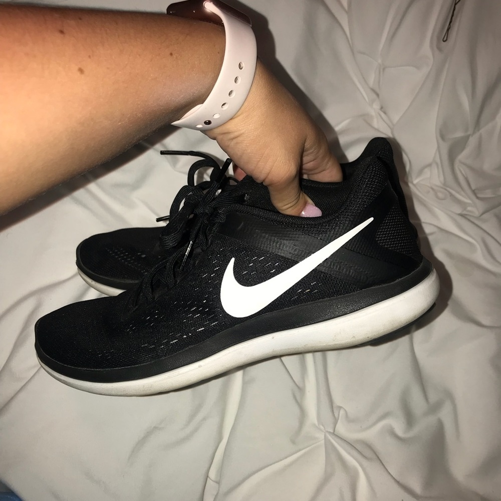 Black nike free runs